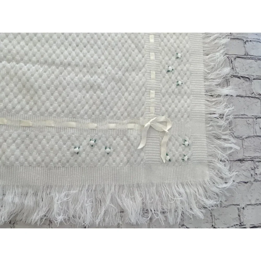 Vintage Carson Pirie Scott White Embroidered Baby Blanket 38‎ x 42 Spain Acrylic